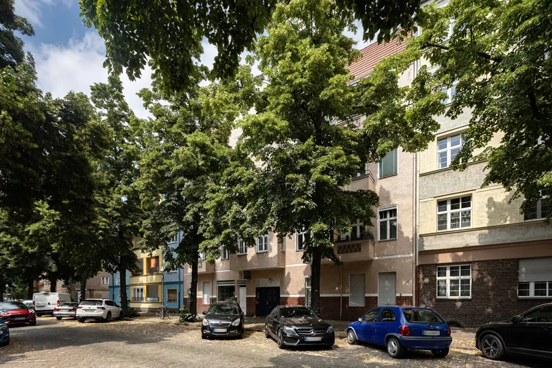 Großzügige 4-Zimmer-Wohnung im Altbau - ab sofort! — photo 1